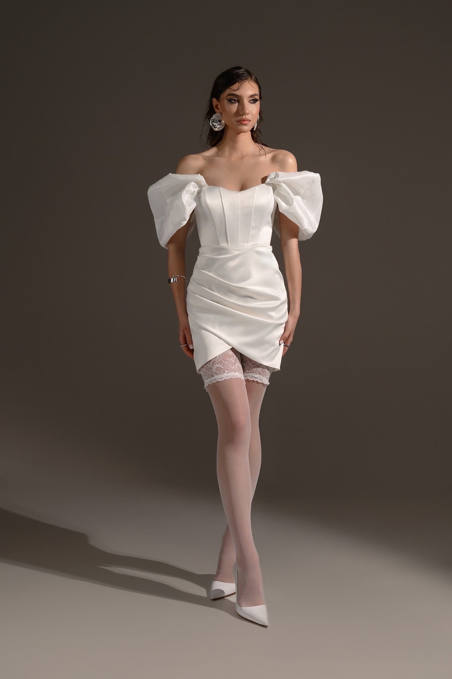 Rochie scurta alba cu maneci bufante