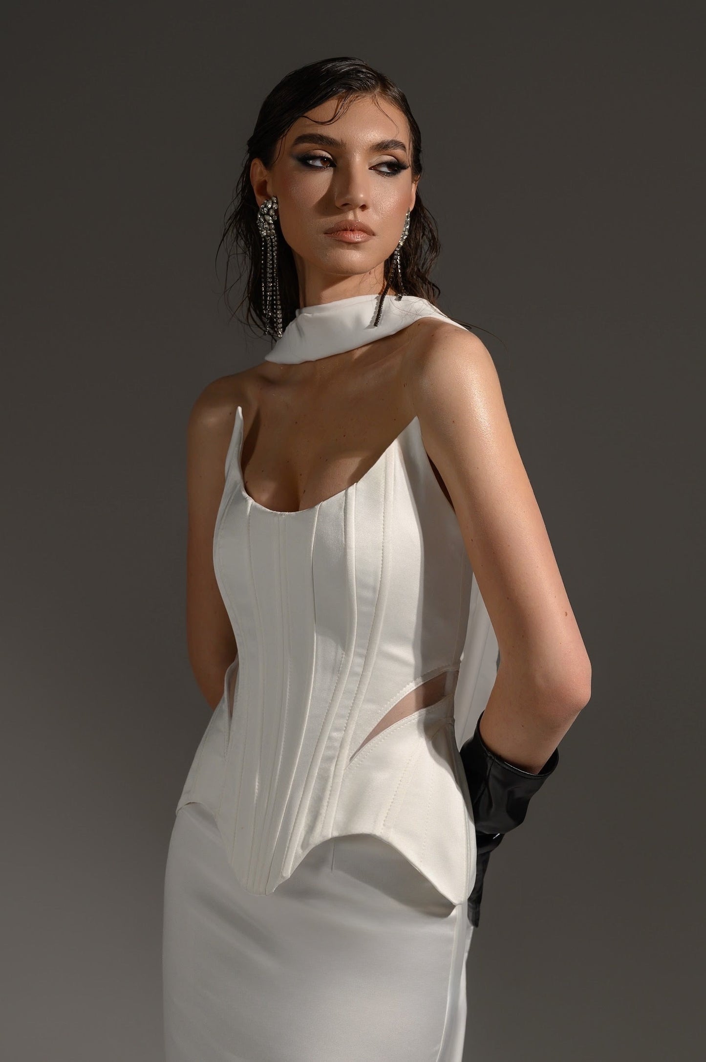 Corset alb cu insertie tulle si fusta lunga