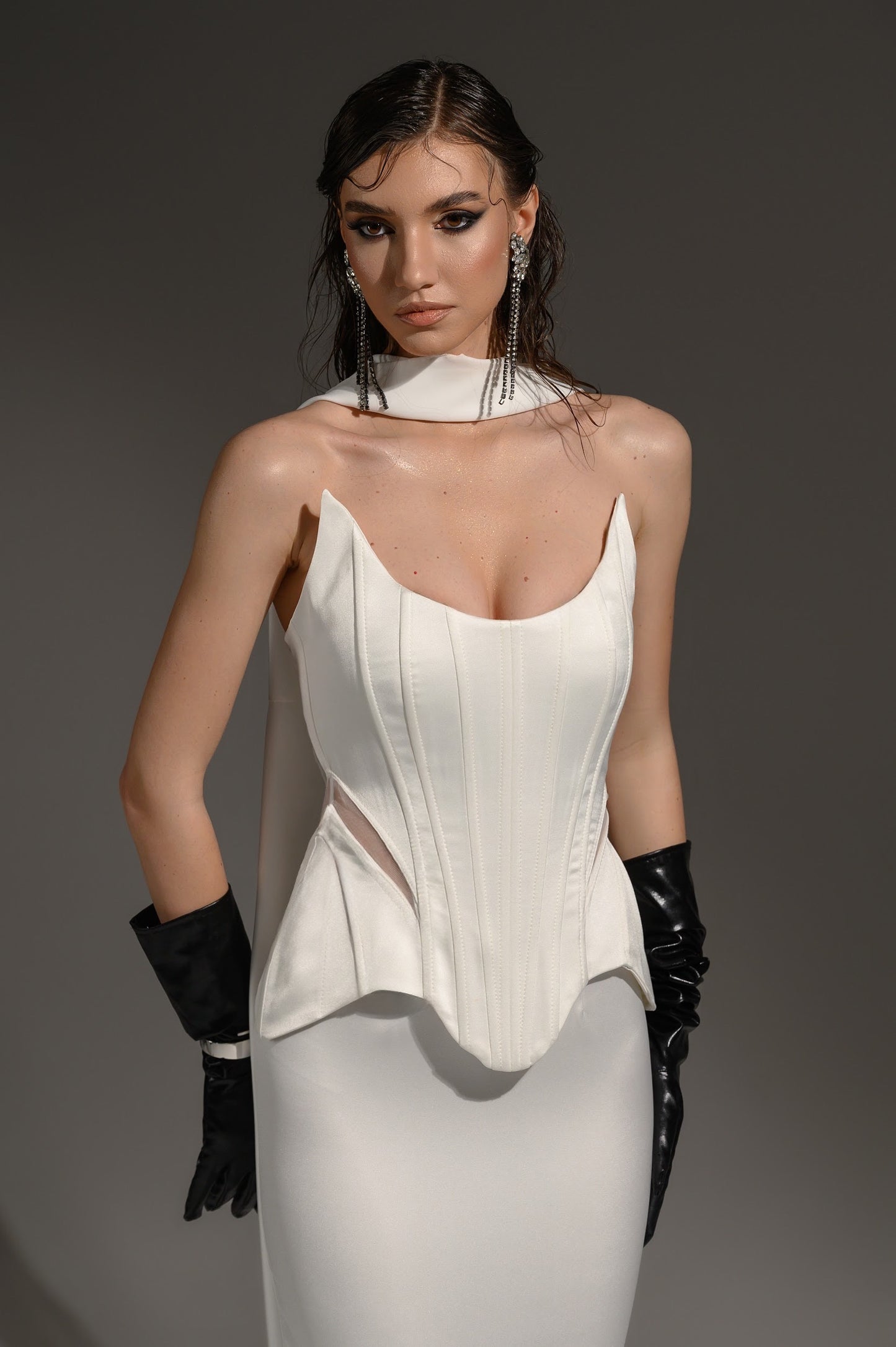 Corset alb cu insertie tulle si fusta lunga