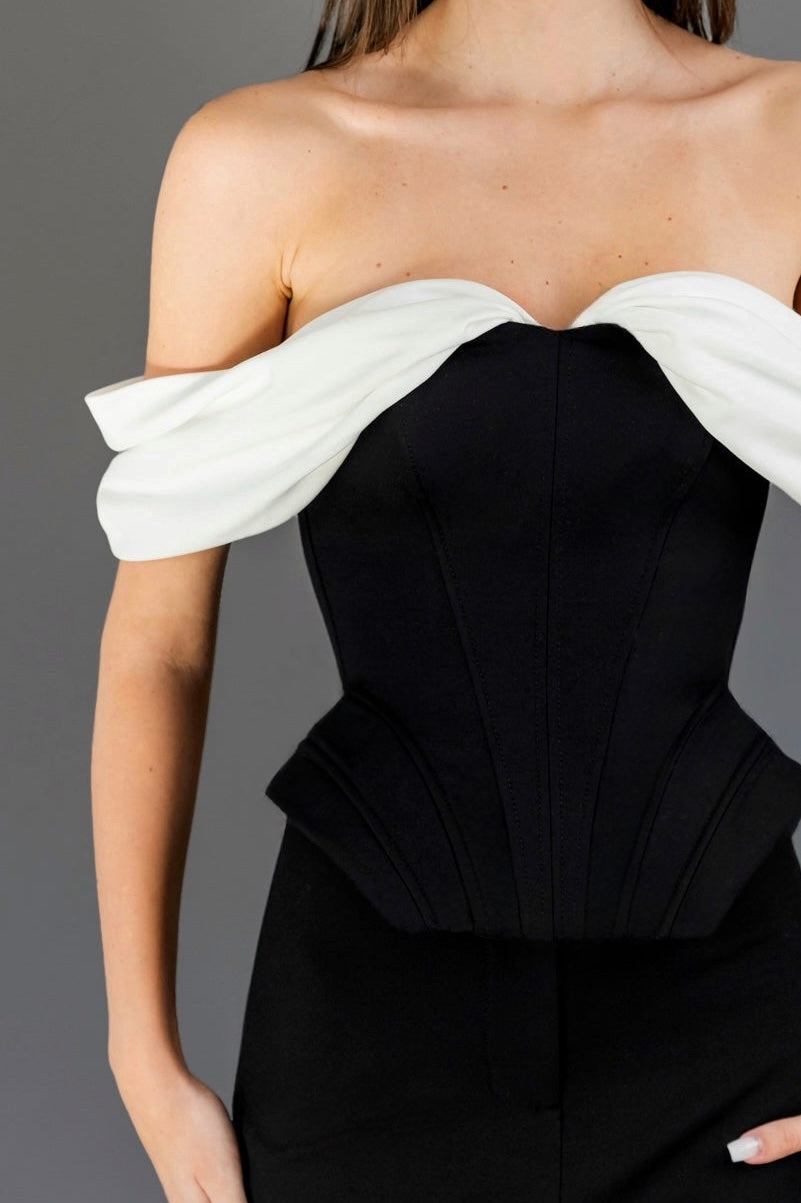 Corset negru cu detaliu alb