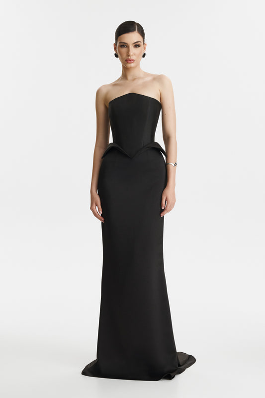 Corset negru asimetric si fusta neagra