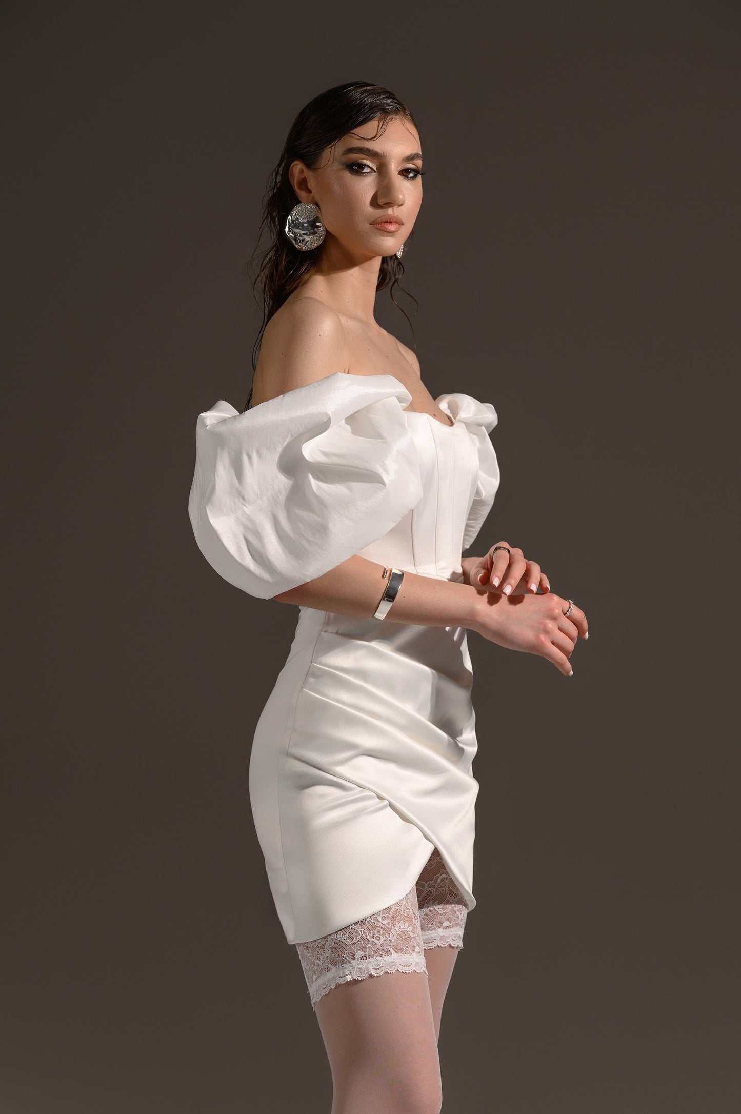 Puff-sleeves white off-shoulder mini dress